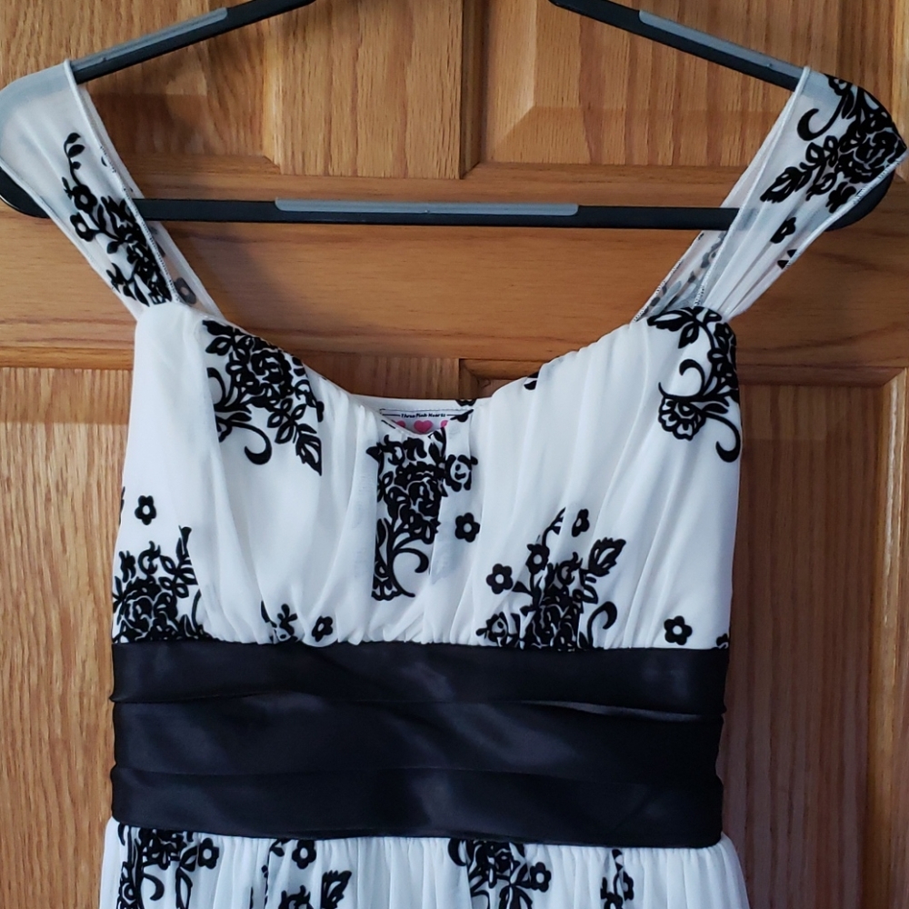 Dress - Picture 2 of 6